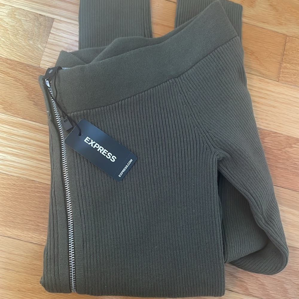 NWT New with Tags Express Zipper Front Army Green Olive Long Sleeve Sweater